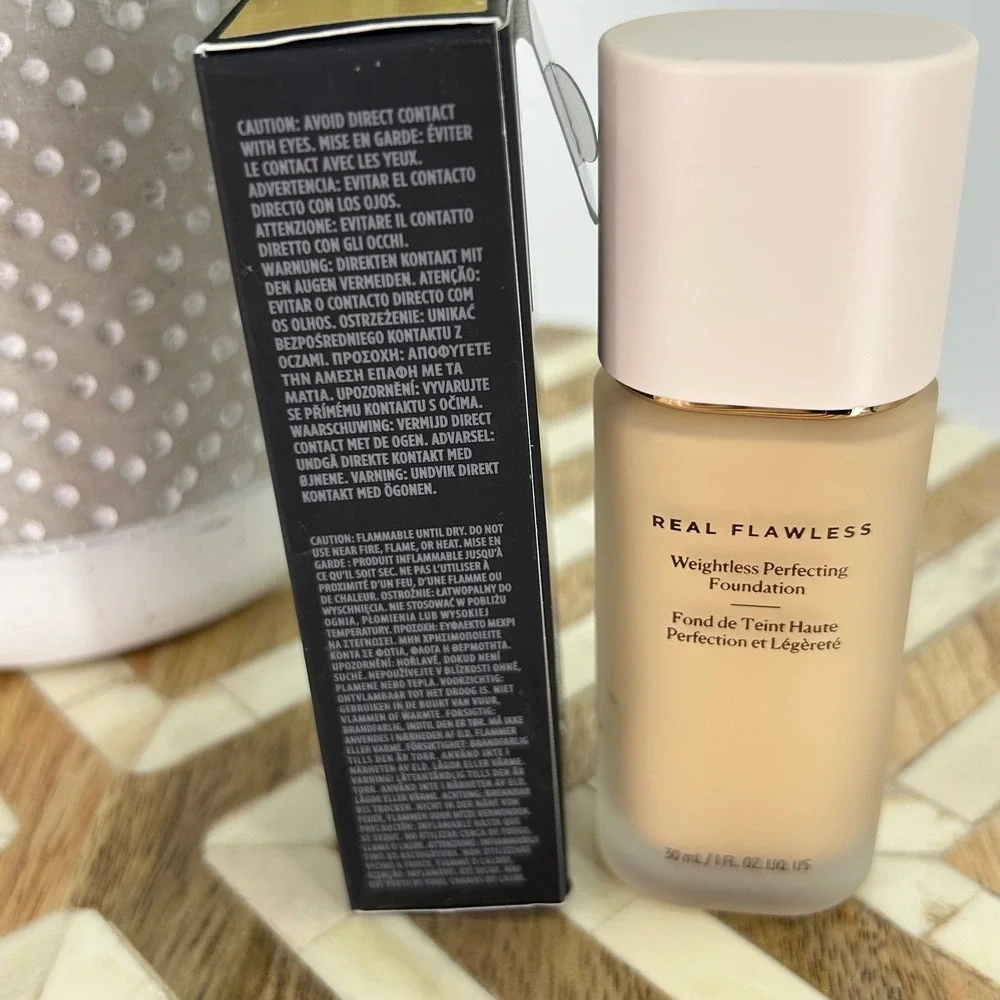 Laura Mercier Real Flawless Weightless Perfecting Foundation 1W1 Cashmere 1ozNew